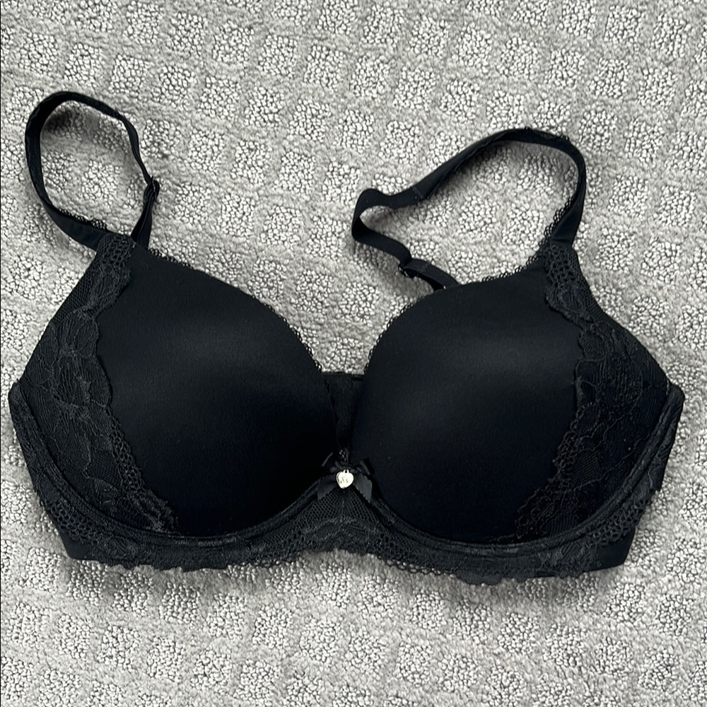 Victorias Secret Wireless Black Lined Body by Victoria Bra with Lace Size 34D